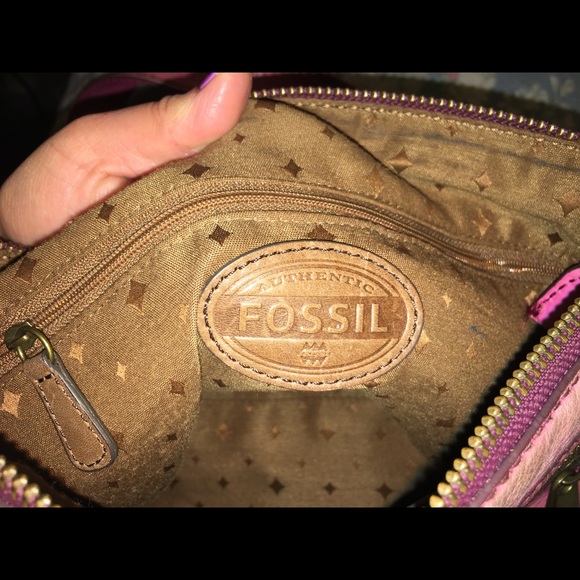 Clearance 🛍 Light pink large fossil crossbody. - Picture 5 of 5